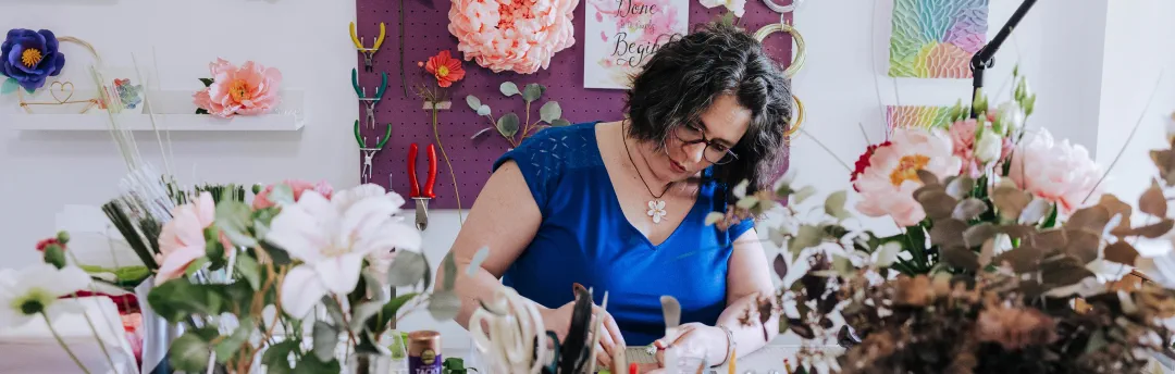 Séverine au travail dans son atelier